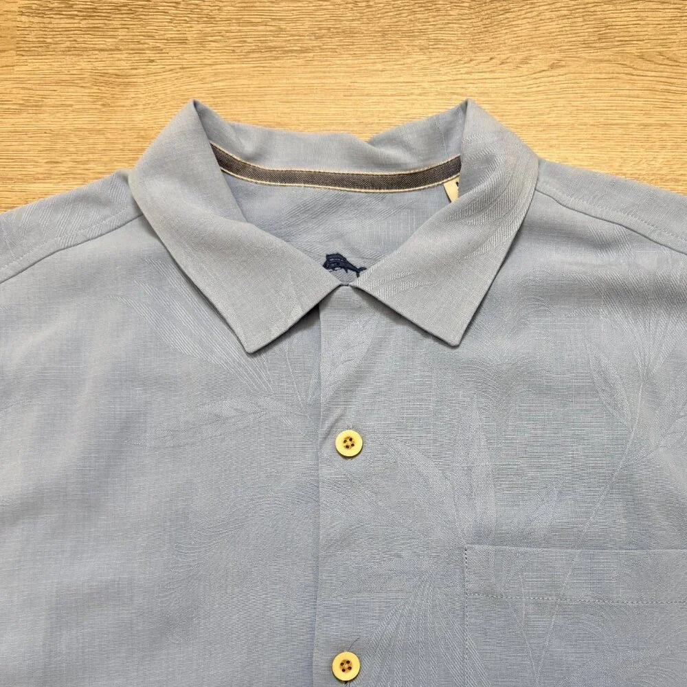 Tommy Bahama 100% Silk Shirt Mens‎ Sz M Light Blue Aloha Shadow Print